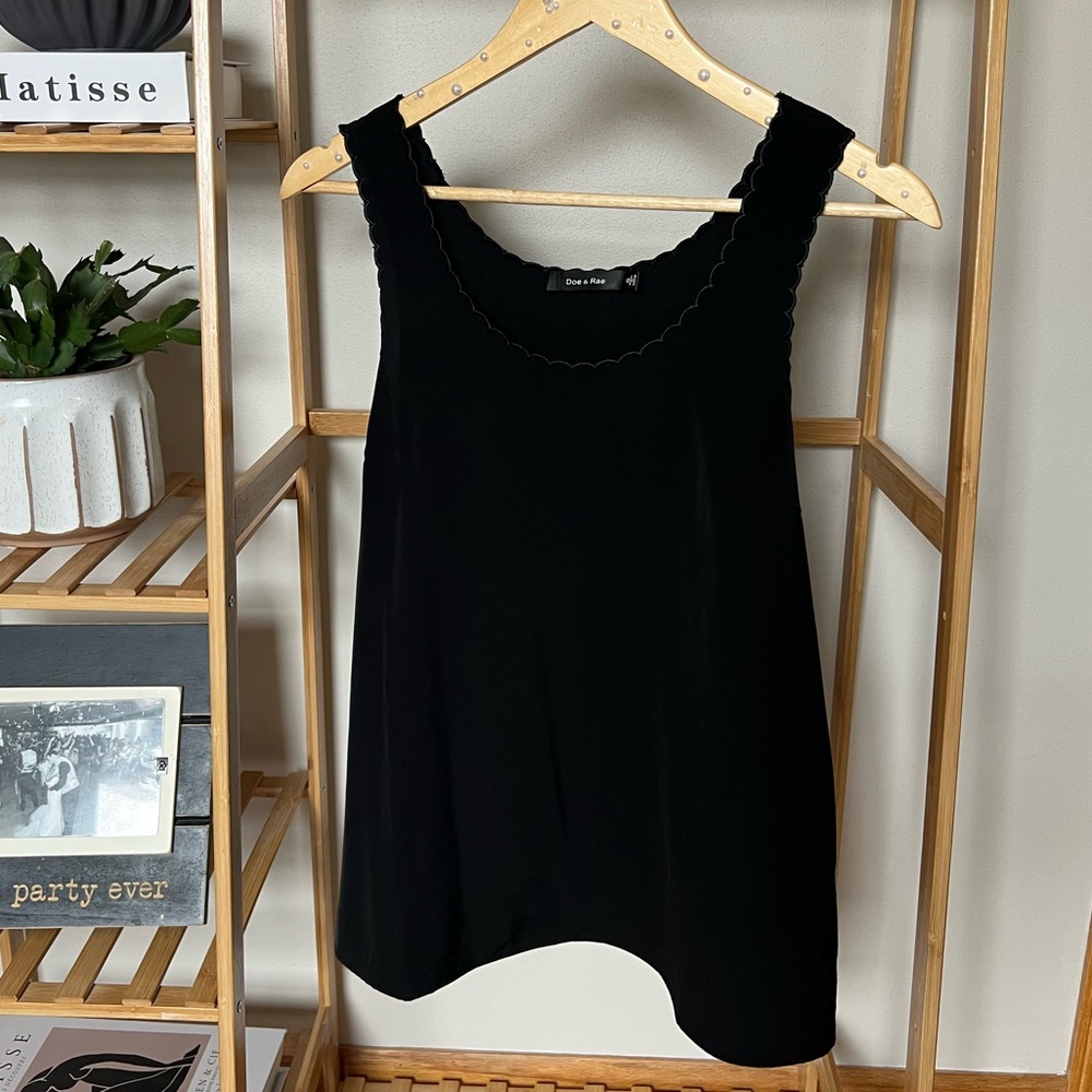 Scallop trim Black Tank